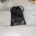Dice bag in black velvet, marbled silver and gold 1