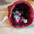 Dice bag in red velvet, marbled silver and gold 1