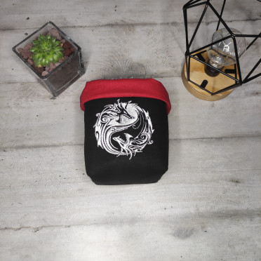 Bourse à dés carrée Noire et rouge - dragons Yin-Yang