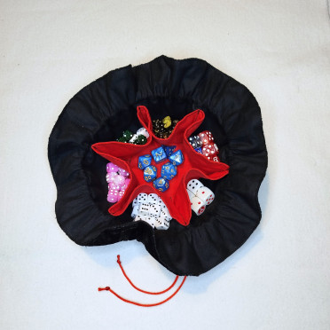 Compartmentalised dice bag in black velvet - red interior